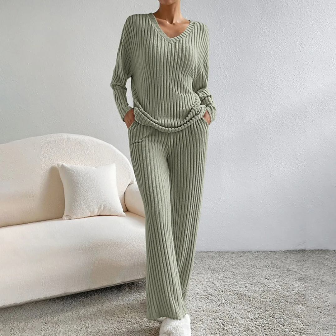 ISABELLA. Set