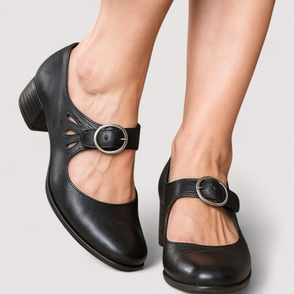 CLARA. Heels