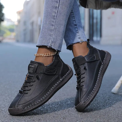 MIA. Sneakers