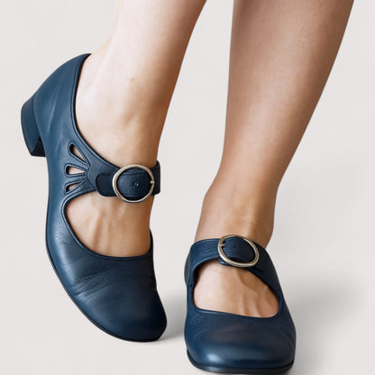 CLARA. Heels