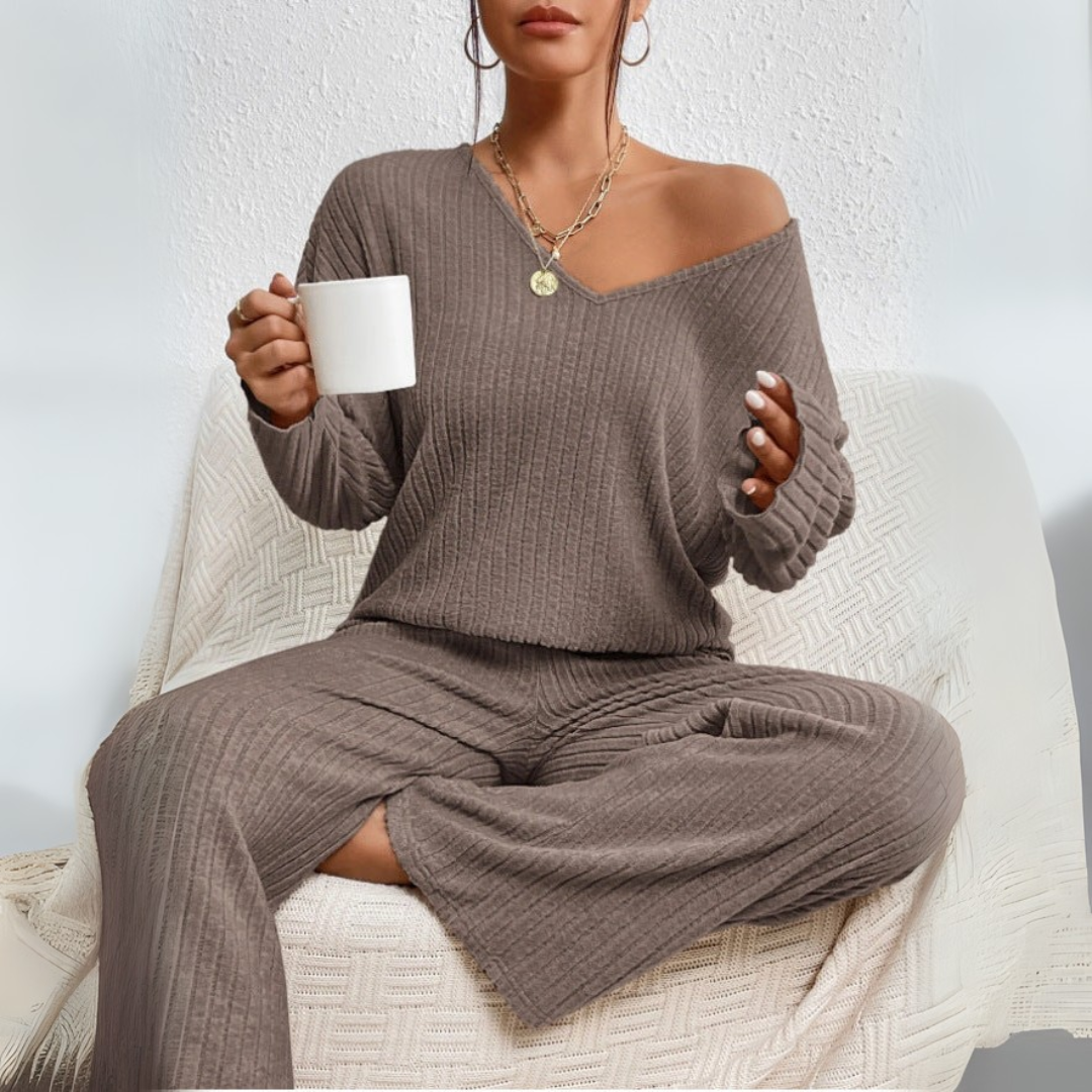 ISABELLA. Set