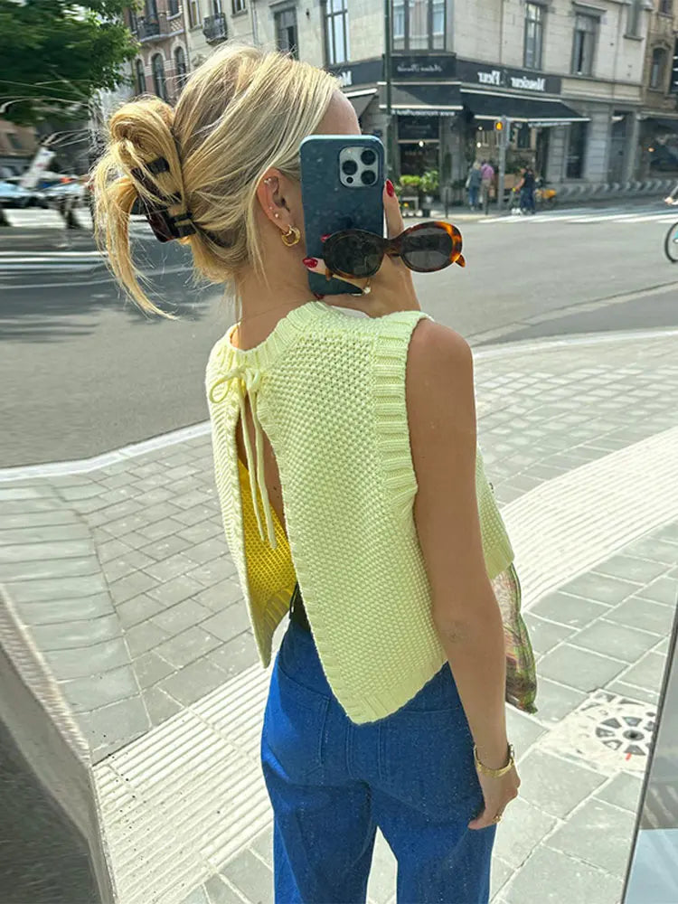 BLAIRE. Top
